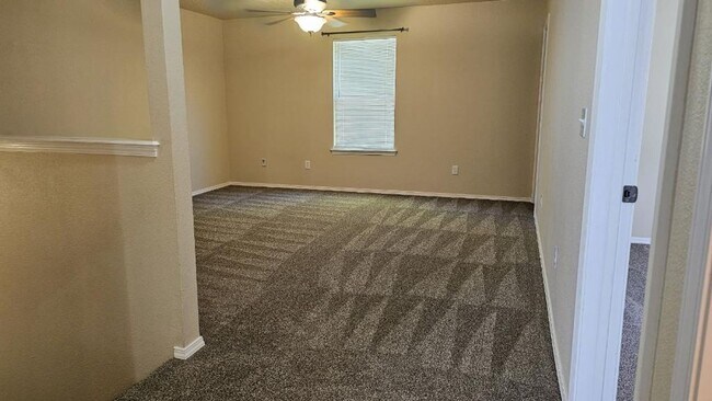 Building Photo - 304 E Ivy Glade St
