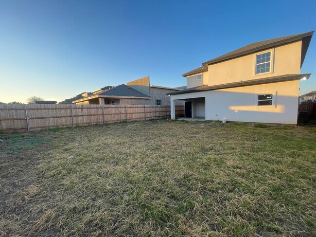 Building Photo - 5527 Conroe St