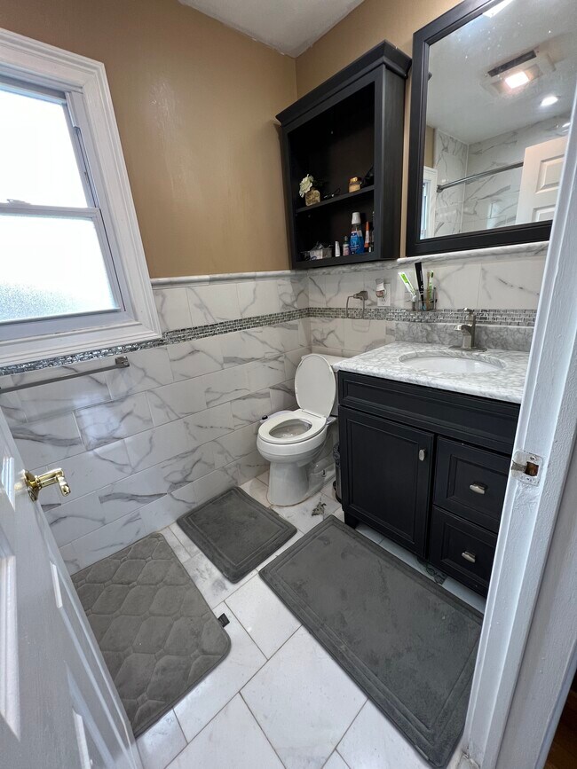 Building Photo - 129 Beach St