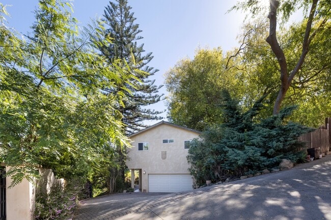 Building Photo - 2924 Arriba Way