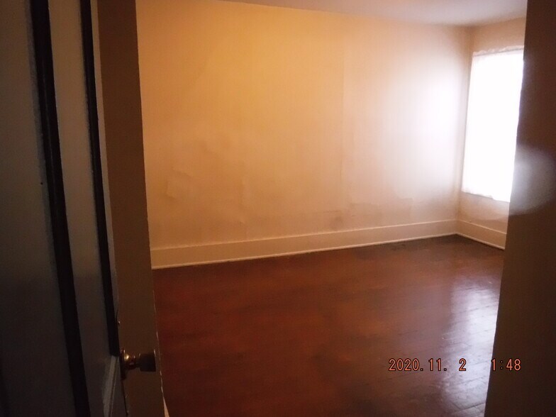 bedroom - 102 S F St