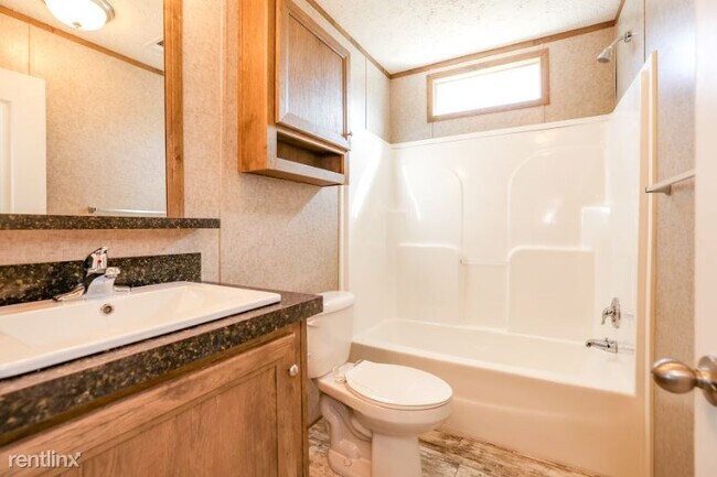 Building Photo - 3 br, 2 bath Mobile Home - 136 Sycamore Loop