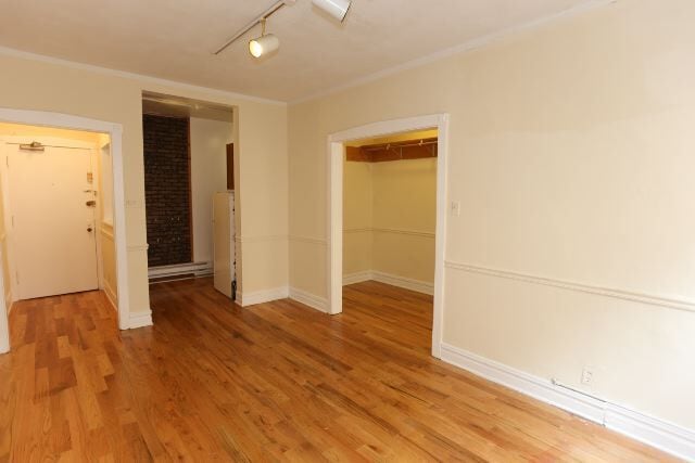 Building Photo - 457 W Melrose