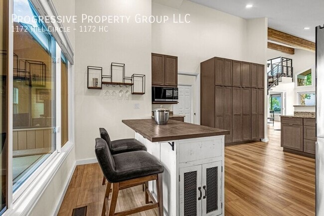 Building Photo - 1172 Hill Cir
