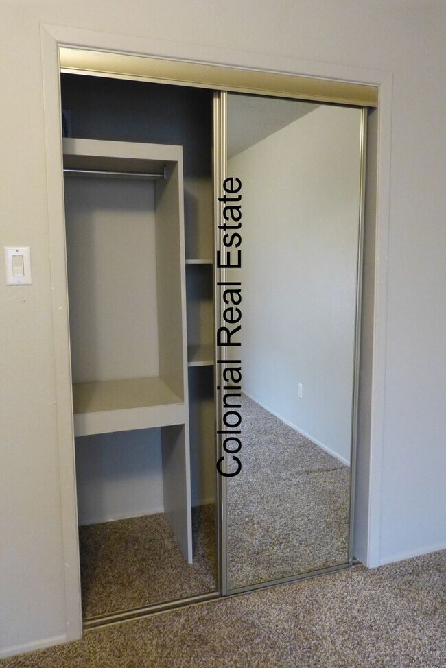 Building Photo - Spacious 3 bedroom 2 bathroom home