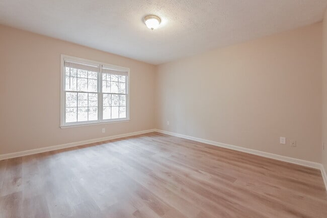 Building Photo - 9908 Point View Dr