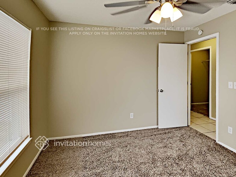 Building Photo - 4704 Bloom Dr