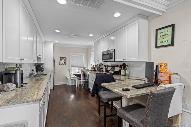 Building Photo - 76 Oregon St