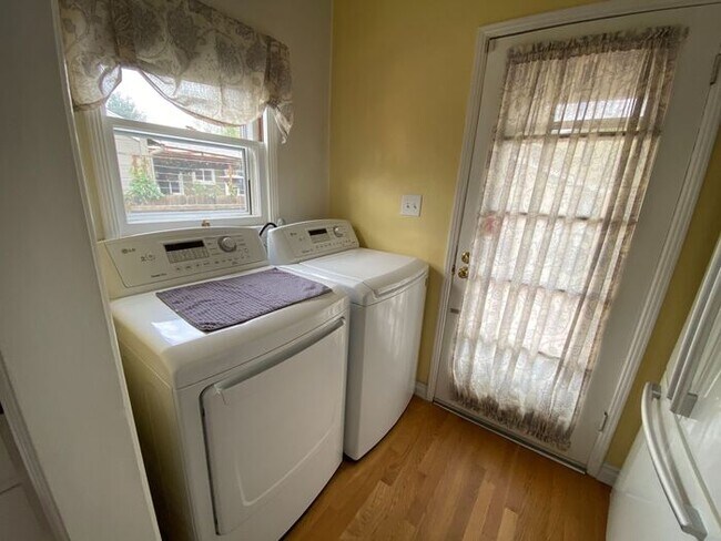 Building Photo - 238 Jackson St