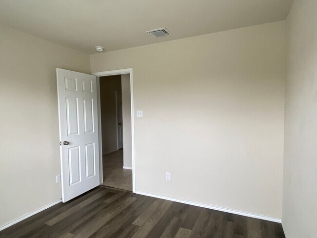 Building Photo - 3 BEDROOM WITH COMMUNITY POOL, BELTON ISD