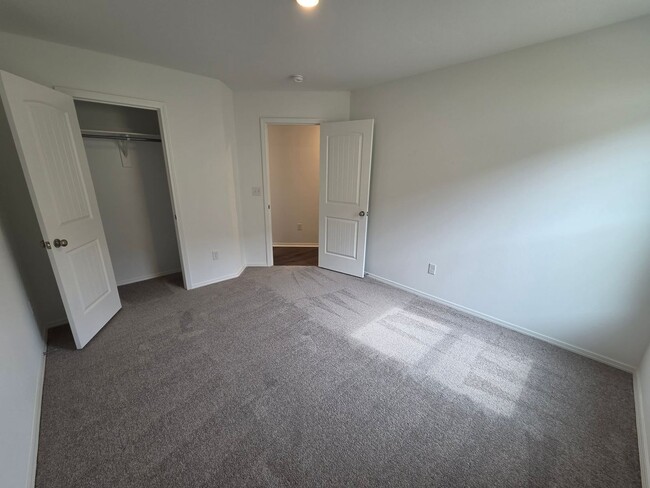 Building Photo - 1088 RAVEN WALK Dr