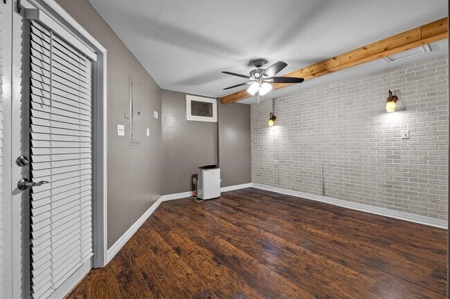 Building Photo - 7648 Broadview Dr