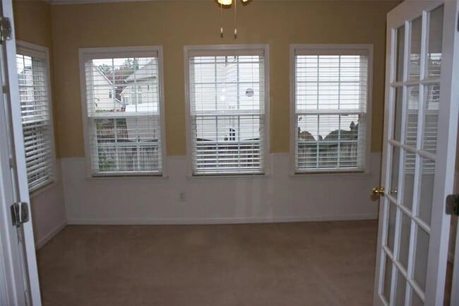 Building Photo - 12442 Waterside Dr