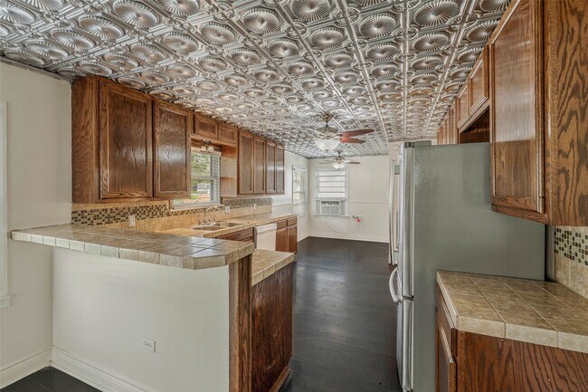 Building Photo - 1116 Kettler St