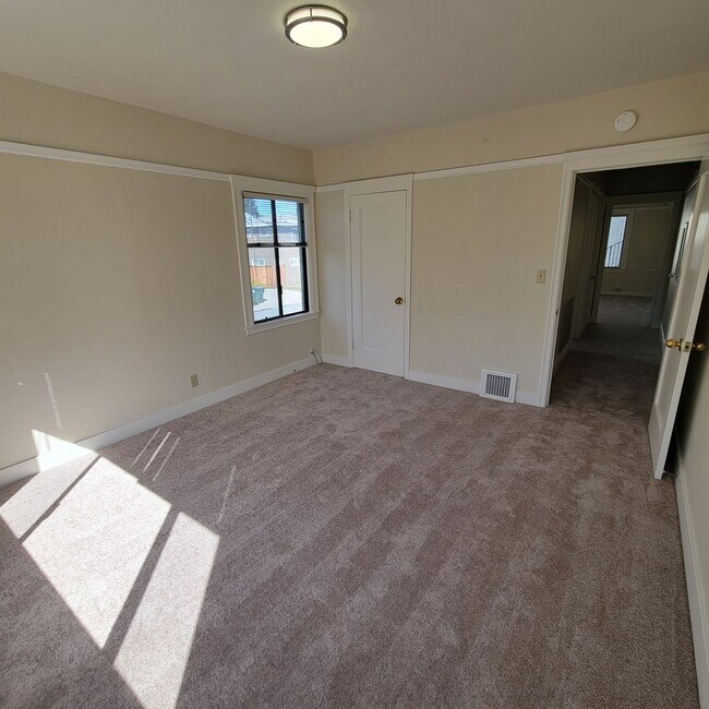 Building Photo - 950 Fremont St