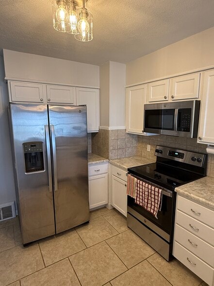 Building Photo - 3212 S Palmer St