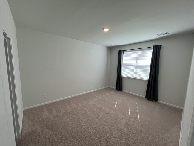 Building Photo - 108 Buttermere Wy