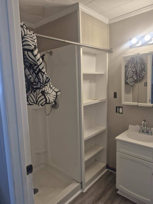 Building Photo - 304 E Lehr Ave