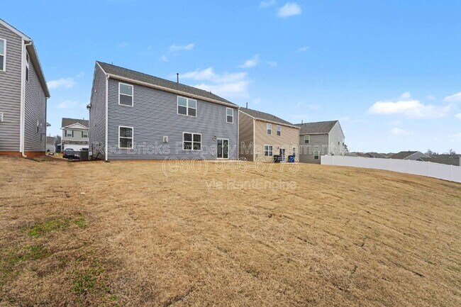 Building Photo - 136 Mdw Vw Dr