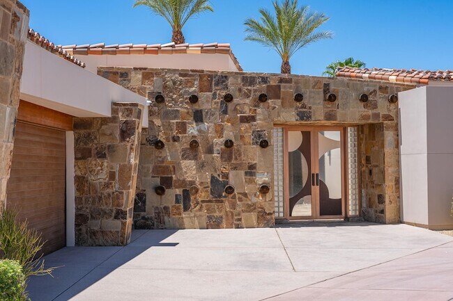 Building Photo - 9 Rockcrest