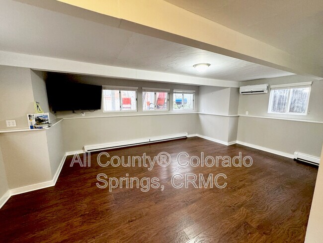 Building Photo - 2126 W Kiowa St