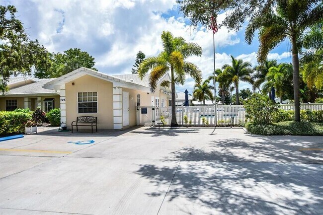 Building Photo - 799 Harrington Lake Dr N