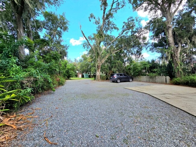 Building Photo - Charming 2-Bedroom Home within 3 miles of ...