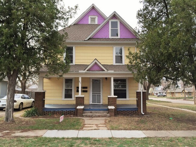 Building Photo - 801 S Millwood Ave
