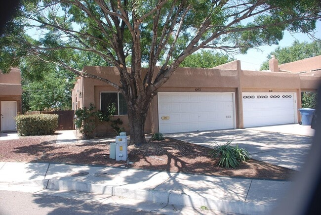 Building Photo - 643 Reeves Pl SW