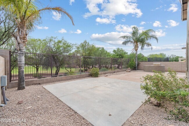 Building Photo - 12708 N Rodeo Land