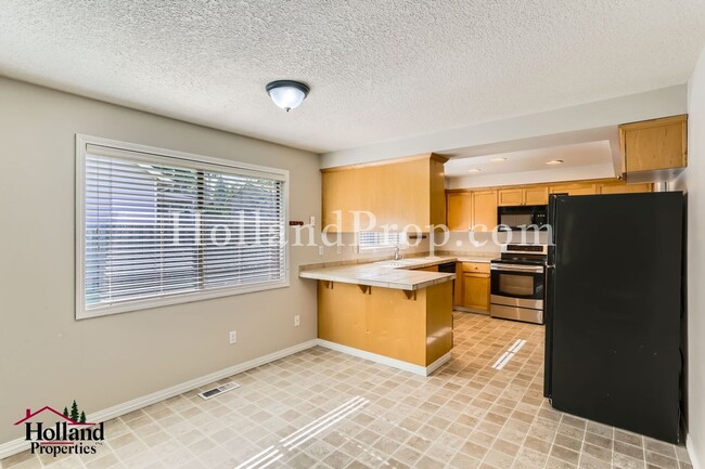 Building Photo - Wonderful Single Level Beaverton Home with...