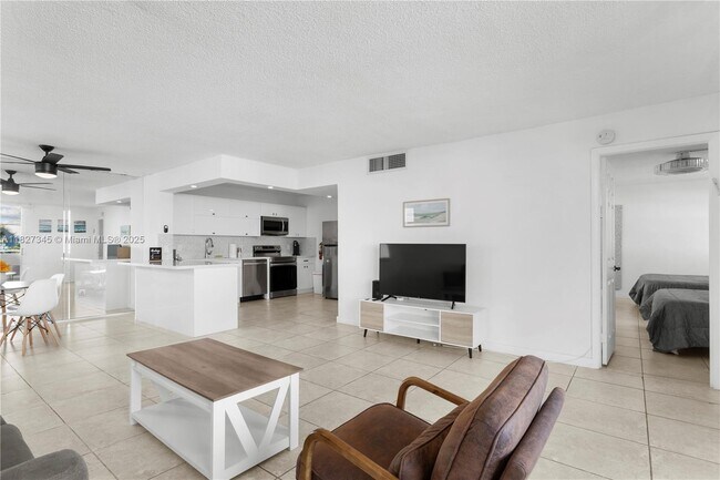 Building Photo - 9440 W Bay Harbor Dr