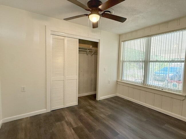 Building Photo - 244 Greenbrier Dr NE