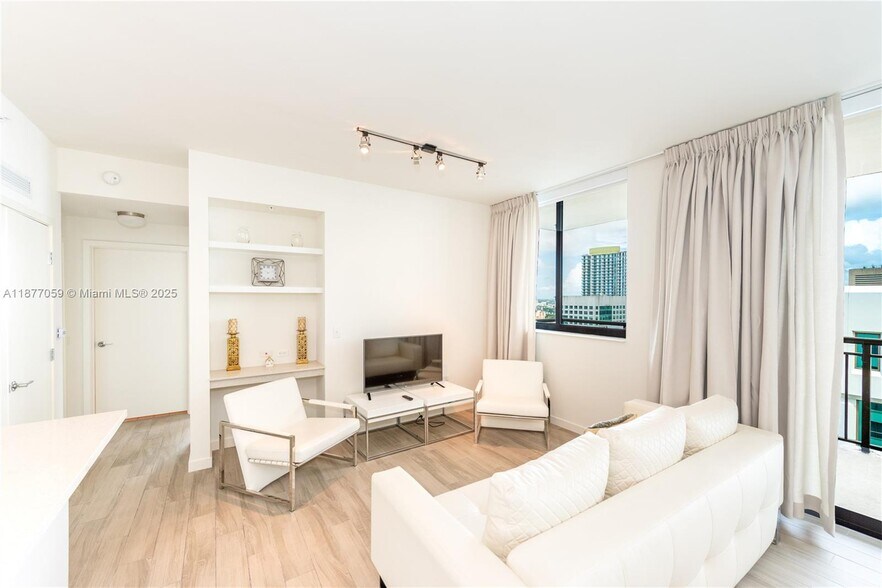 Building Photo - 999 SW 1st Ave