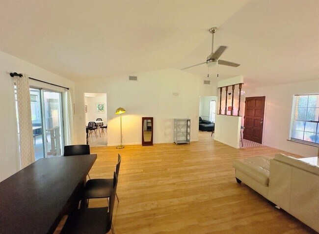 Building Photo - 104 Hartwood St