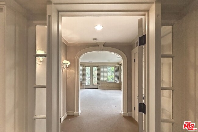 Building Photo - 612 Alta Dr