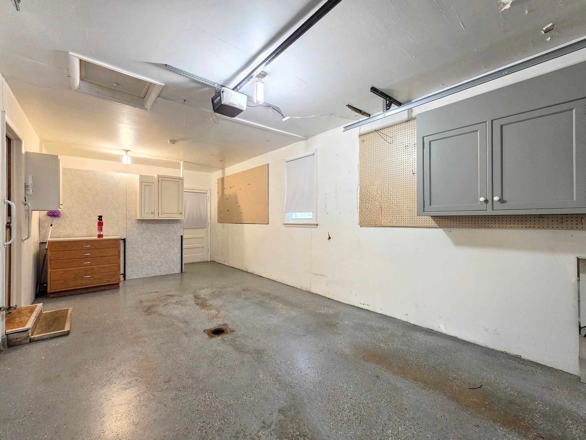 Building Photo - 2 Colonial Ave