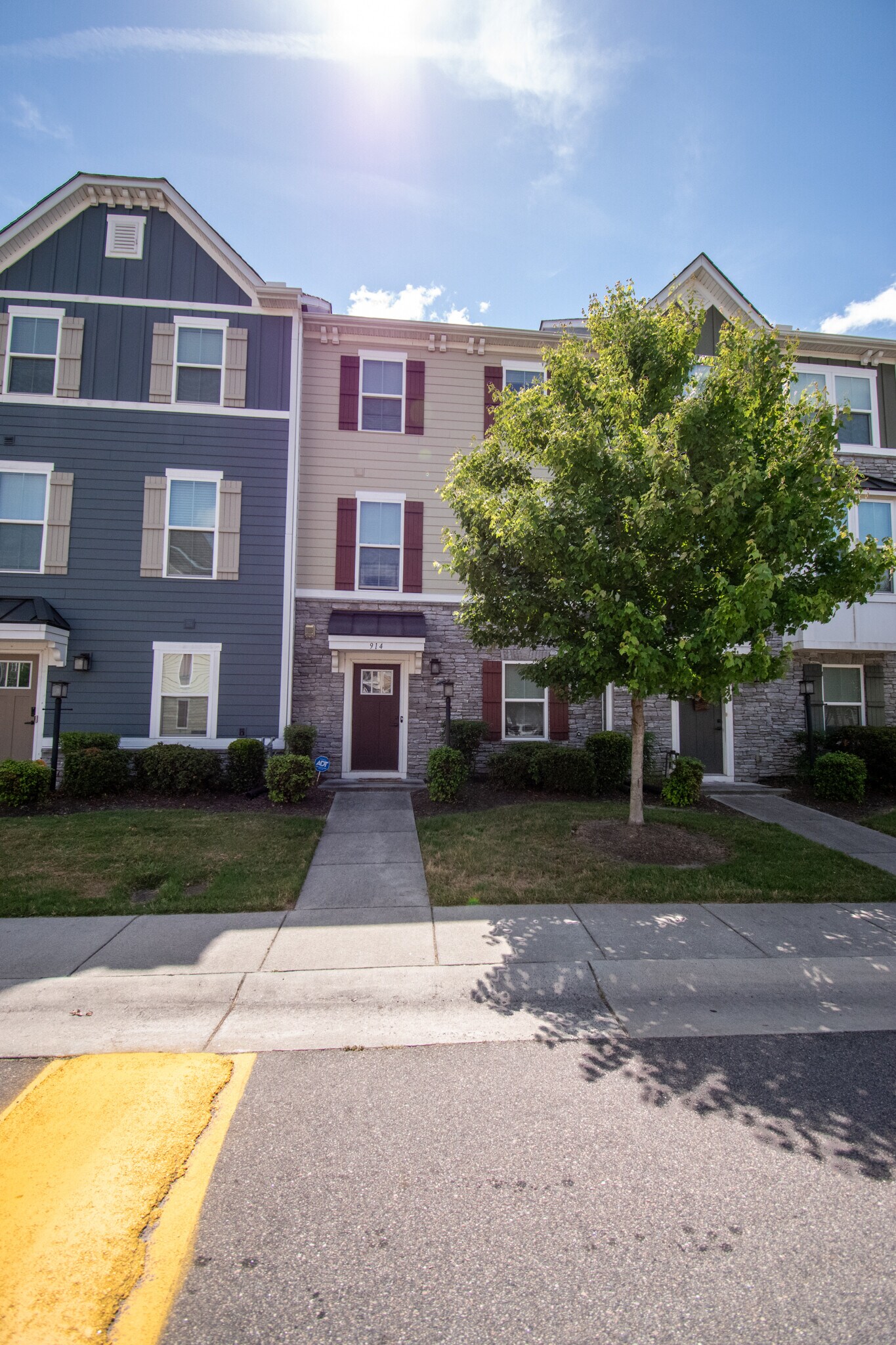 Building Photo - 914 Avast Way