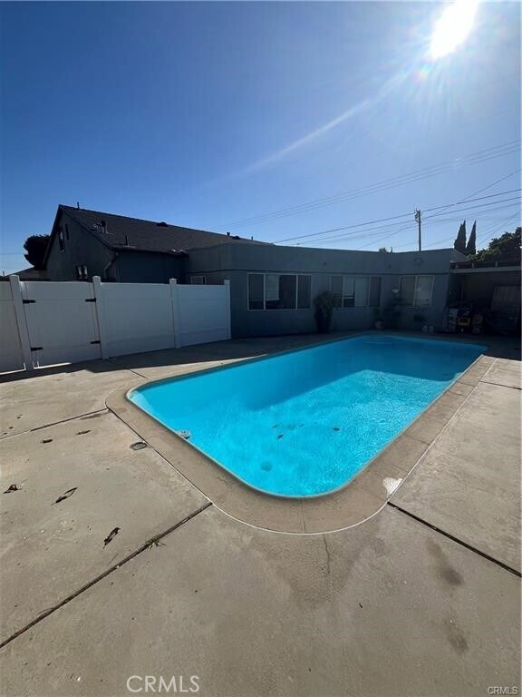 Building Photo - 12213 Pine St