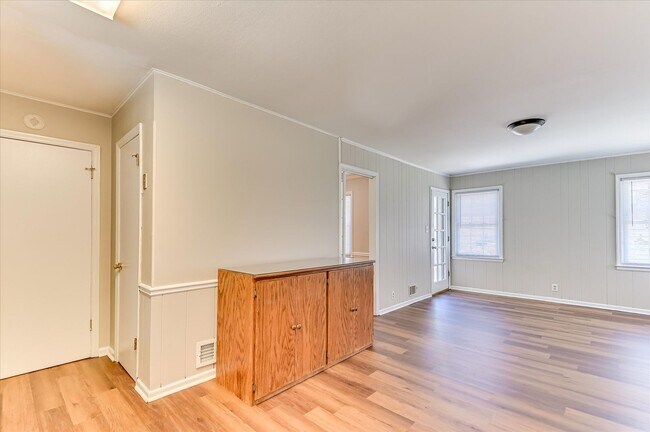 Building Photo - 2705 Bolling Rd