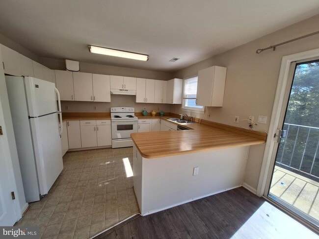 Building Photo - 21 Stonewall Ct