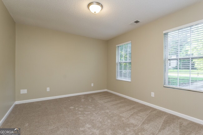 Building Photo - 278 Castleair Dr NE