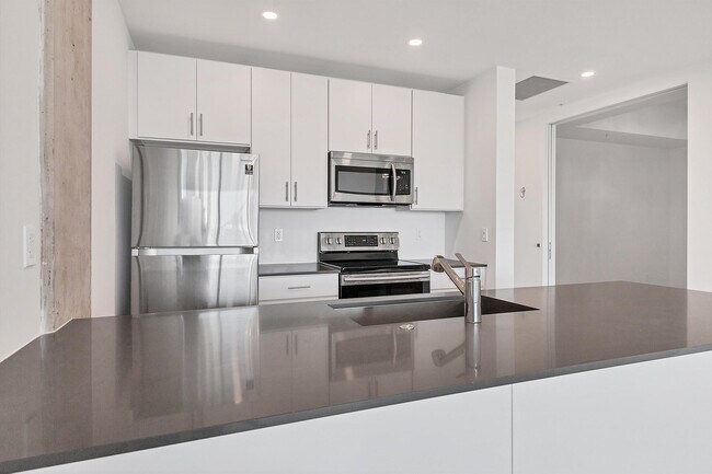 Building Photo - 332 Cocoanut Ave