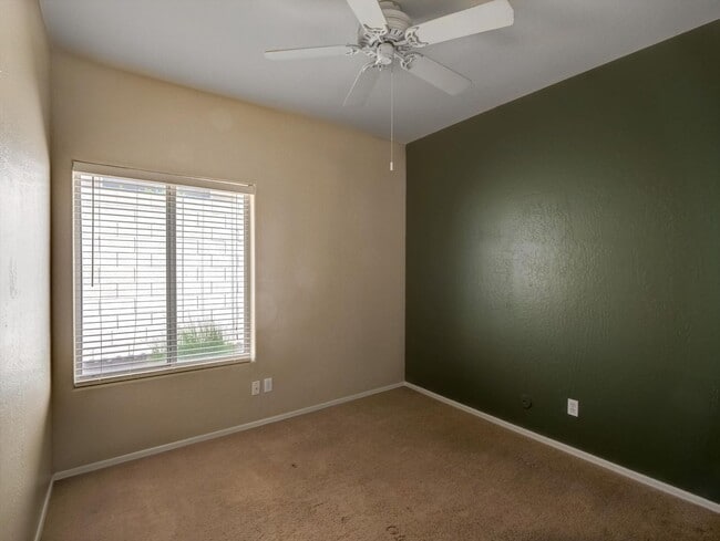 Building Photo - 3 bd 2 bth 2120 sq ft in stonehaven in sco...