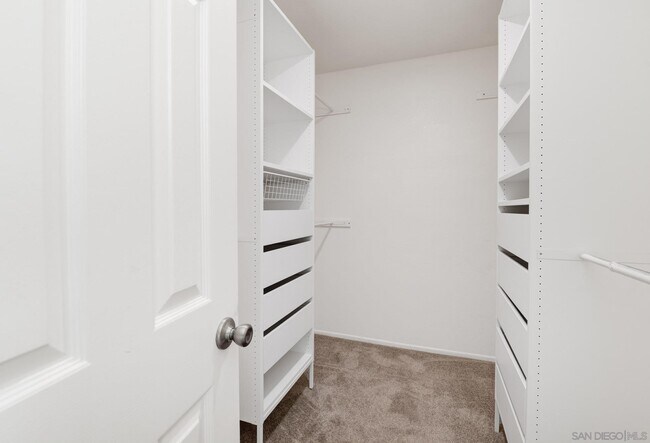 Building Photo - 418 Summer View Cir