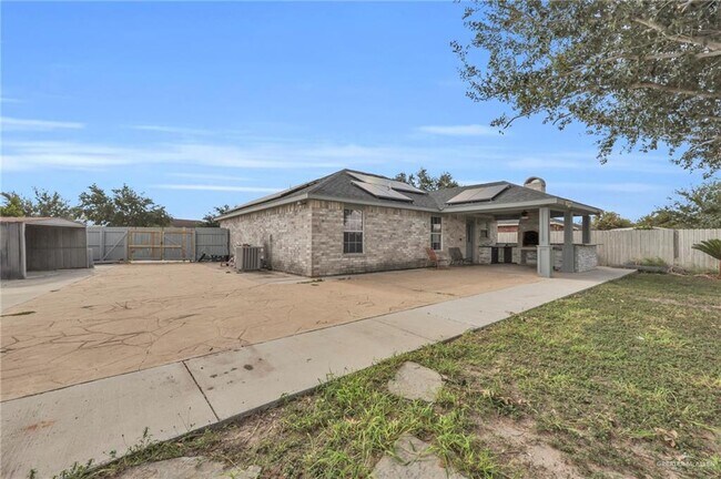 Building Photo - 28 Silver Oak Ave