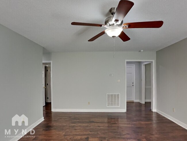 Building Photo - 1213 Shakentown St