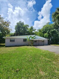 Building Photo - 4 Bedroom Single Family Home