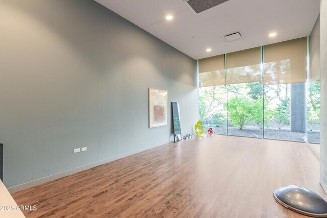Building Photo - 7120 E Kierland Blvd