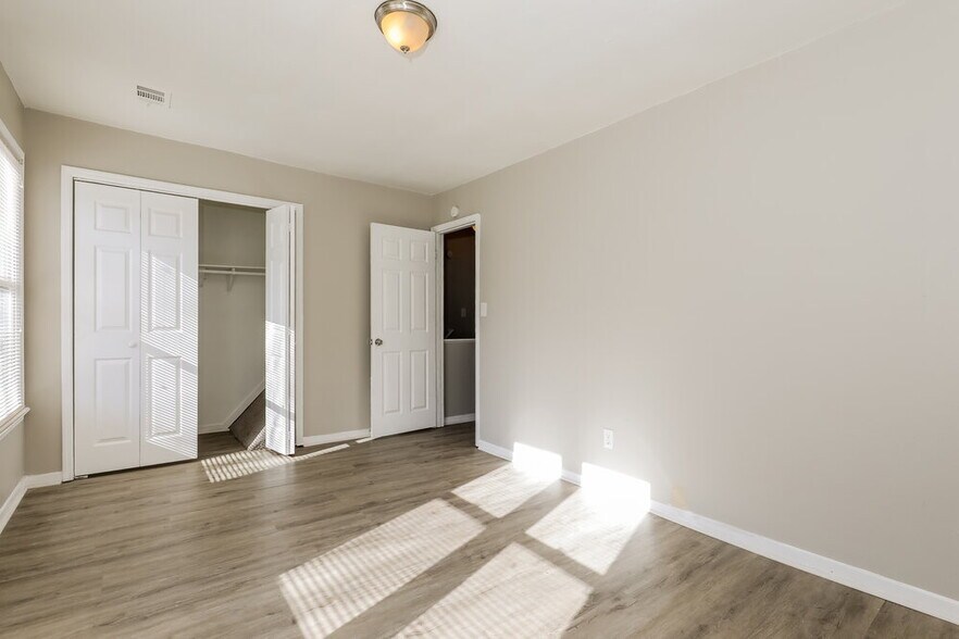 Building Photo - 707 Redland Dr
